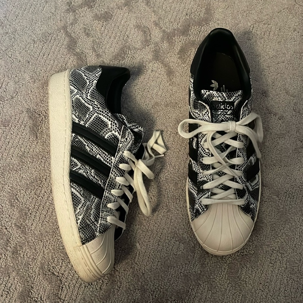 Adidas Sneakers